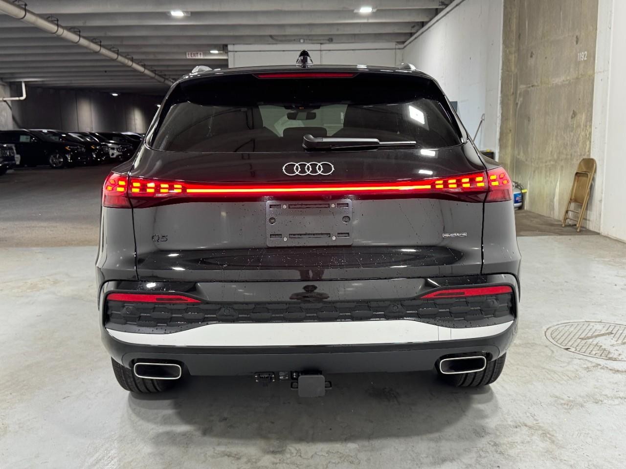 Audi Q5 Vehicle Full-screen Gallery Image 9