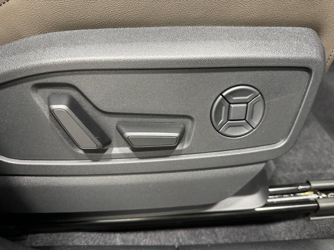 Audi Q5 Vehicle Full-screen Gallery Image 20