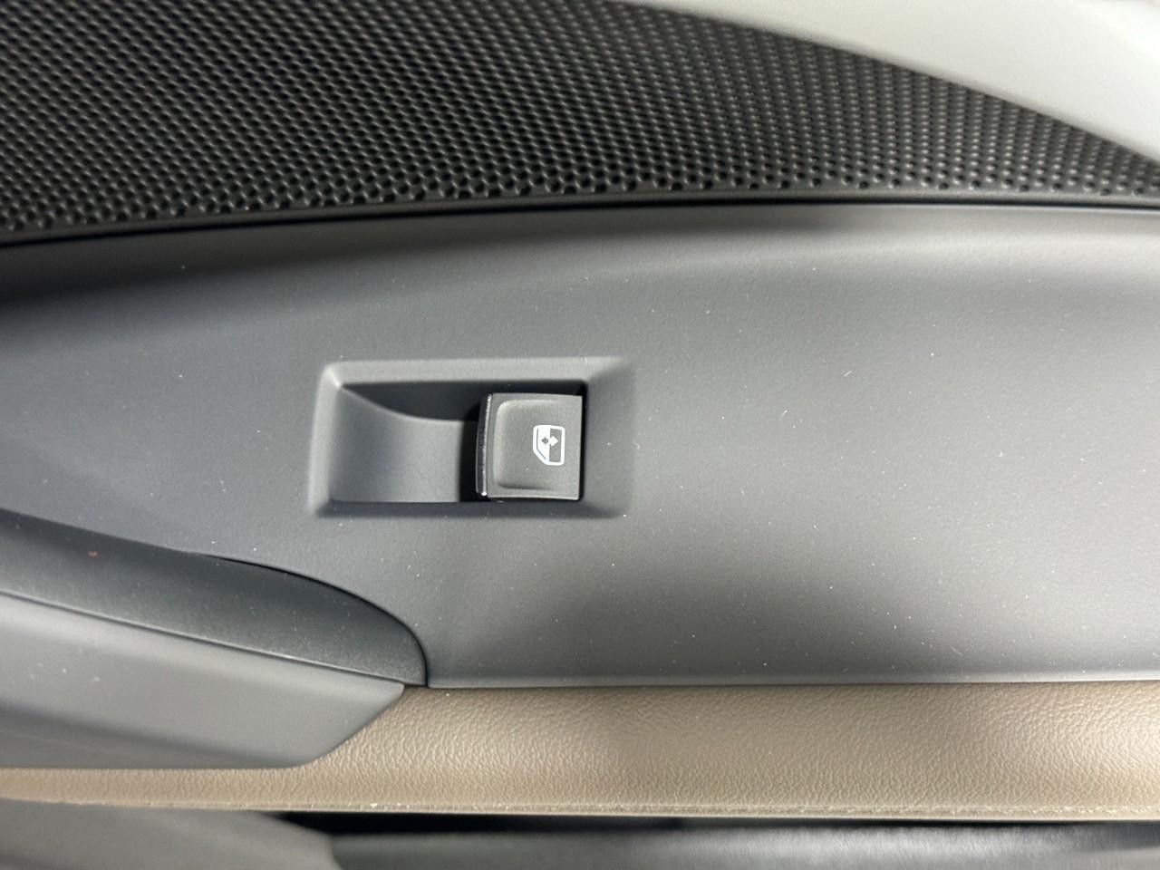 Audi Q5 Vehicle Full-screen Gallery Image 22