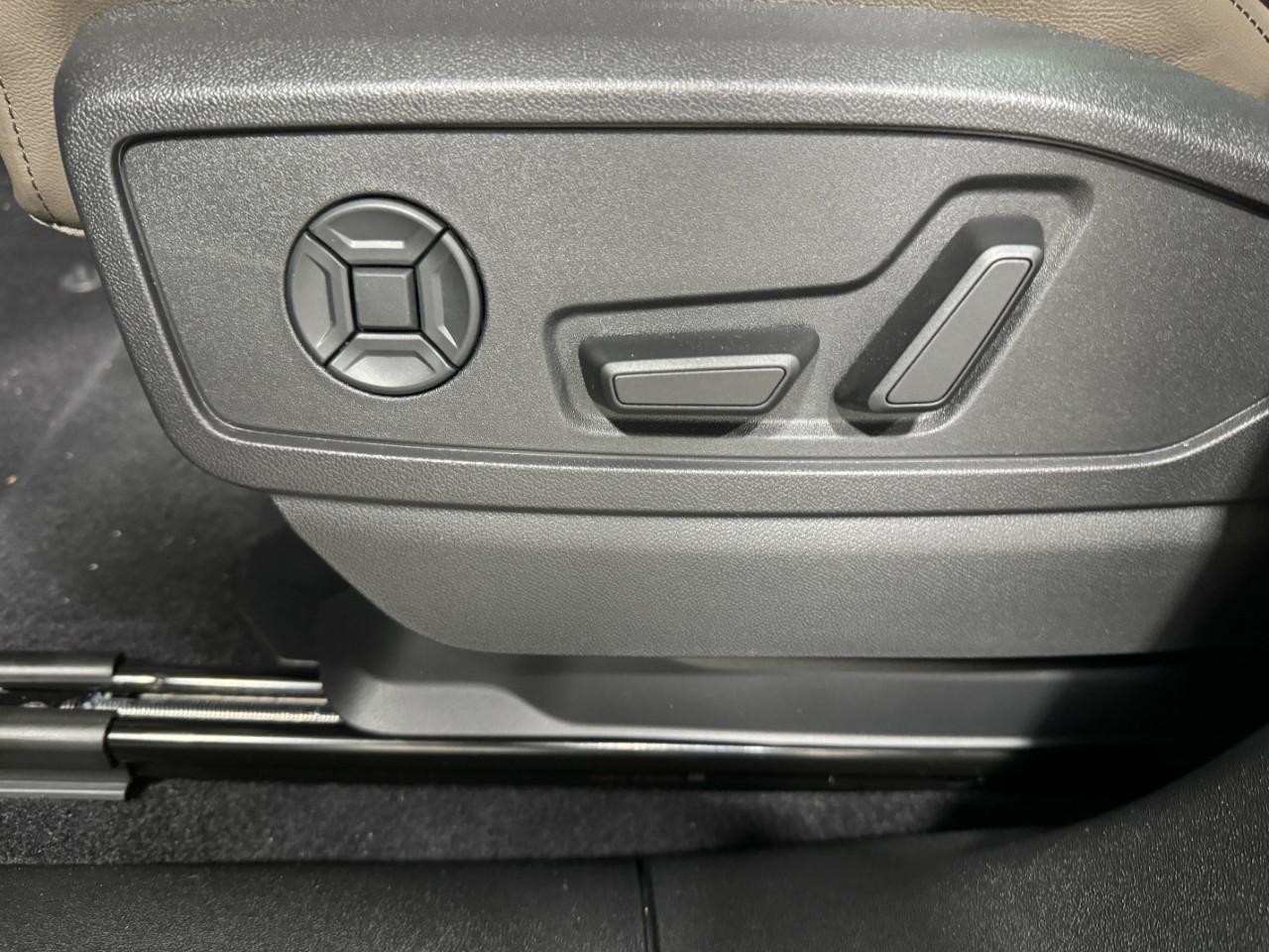 Audi Q5 Vehicle Full-screen Gallery Image 27