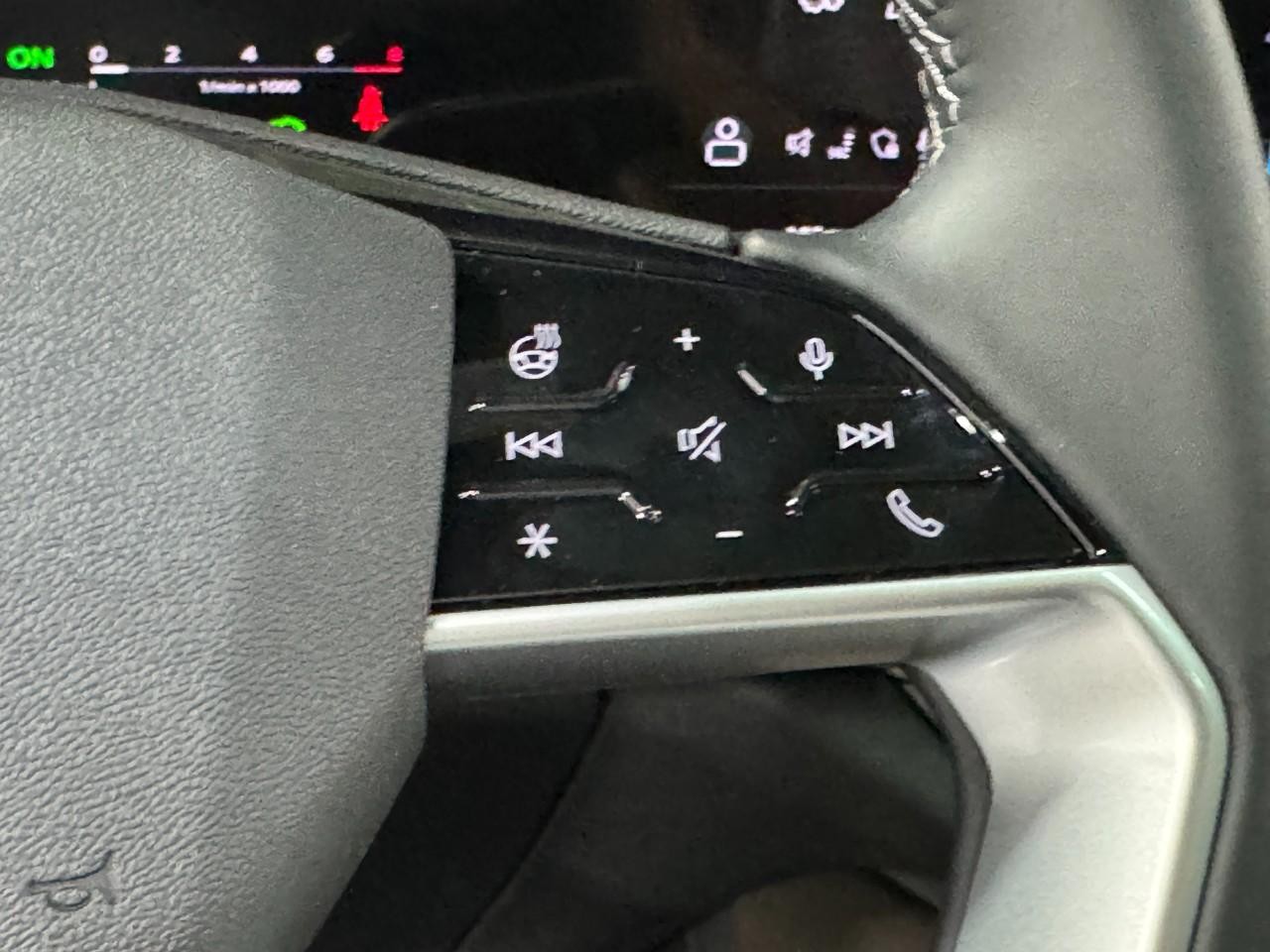 Audi Q5 Vehicle Full-screen Gallery Image 30