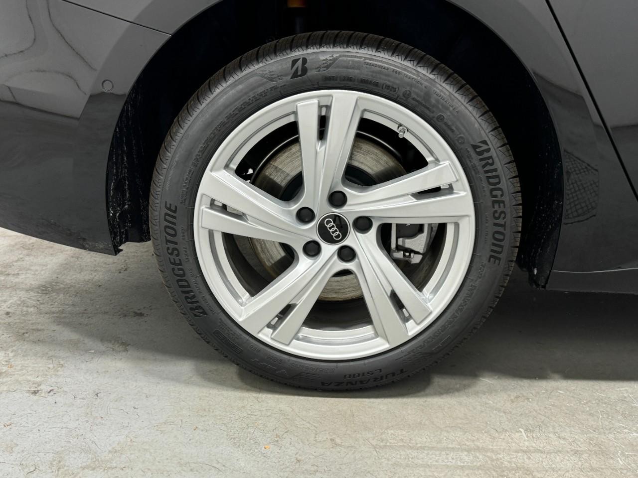 Audi A5 Vehicle Full-screen Gallery Image 5