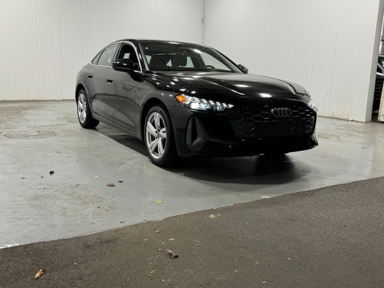 Audi A5 Vehicle Full-screen Gallery Image 6