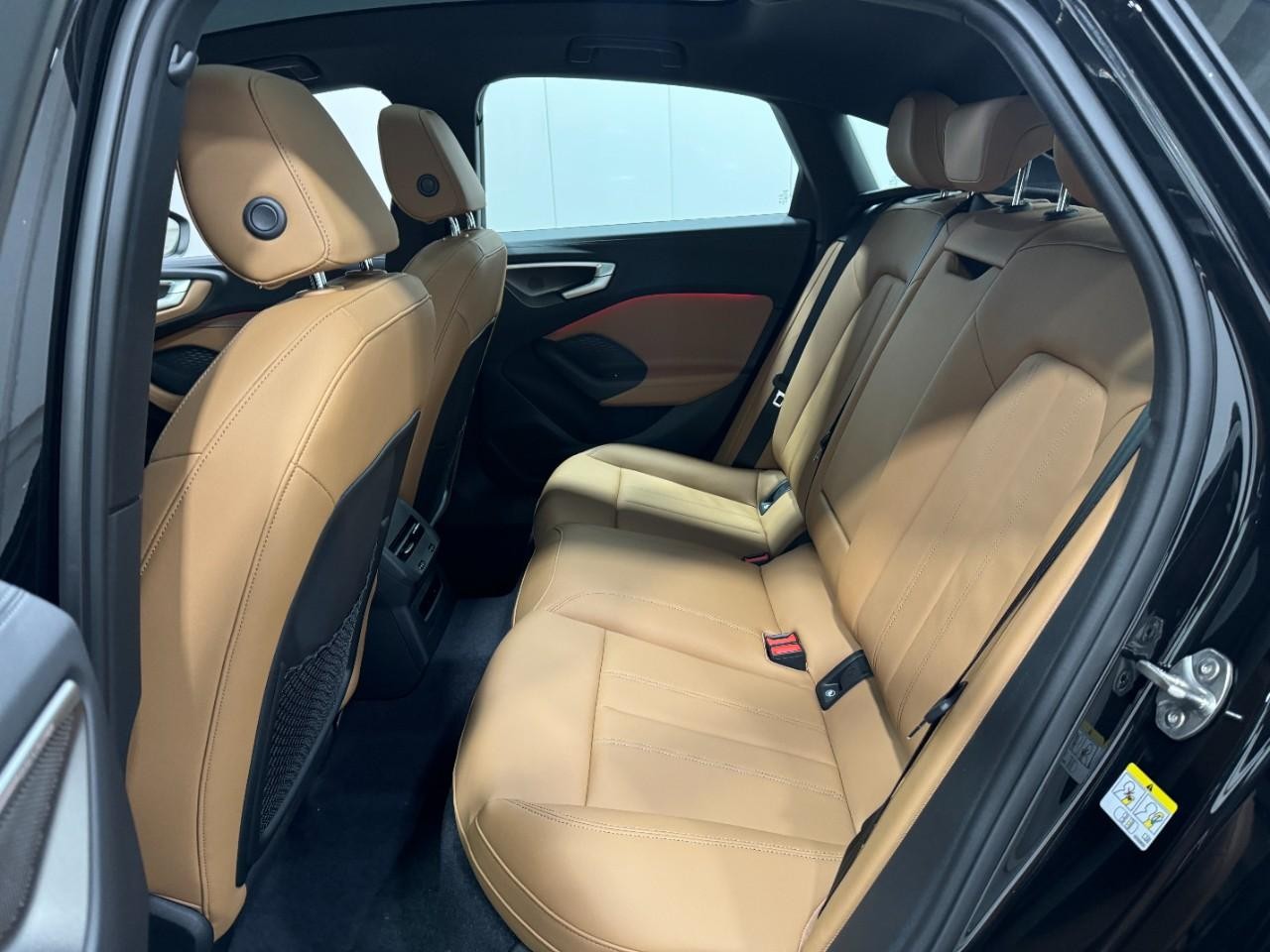 Audi A5 Vehicle Full-screen Gallery Image 8