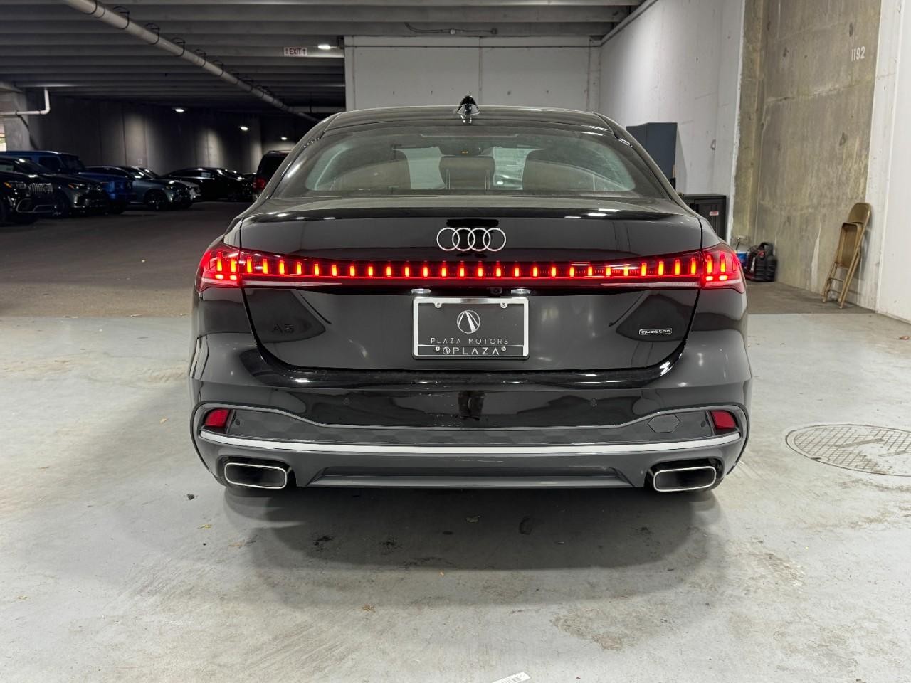 Audi A5 Vehicle Full-screen Gallery Image 9