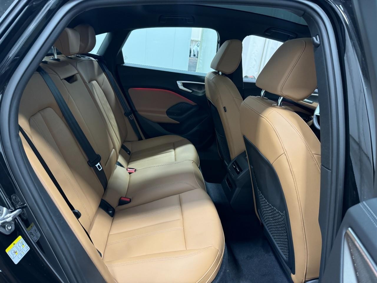 Audi A5 Vehicle Full-screen Gallery Image 10