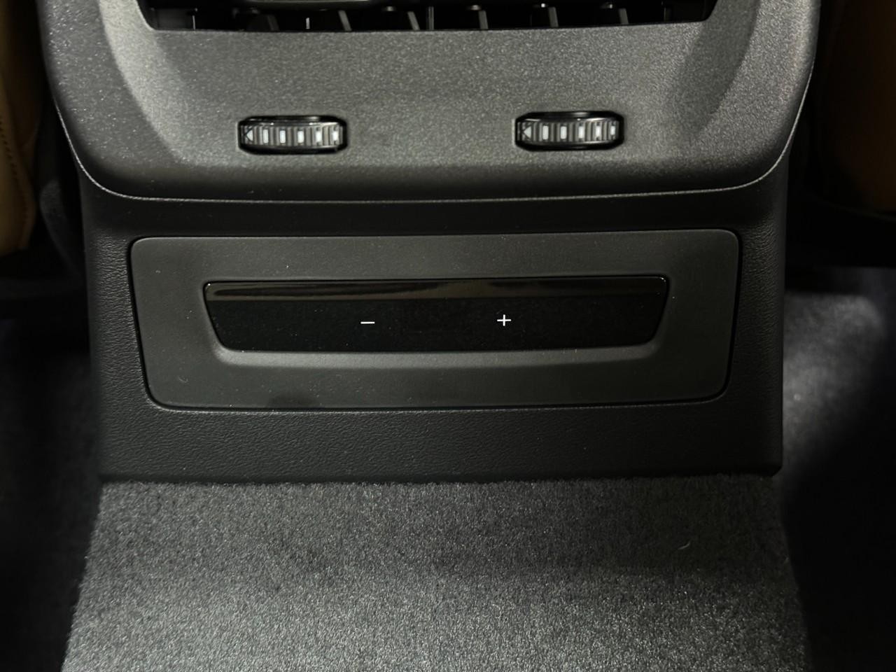 Audi A5 Vehicle Full-screen Gallery Image 11