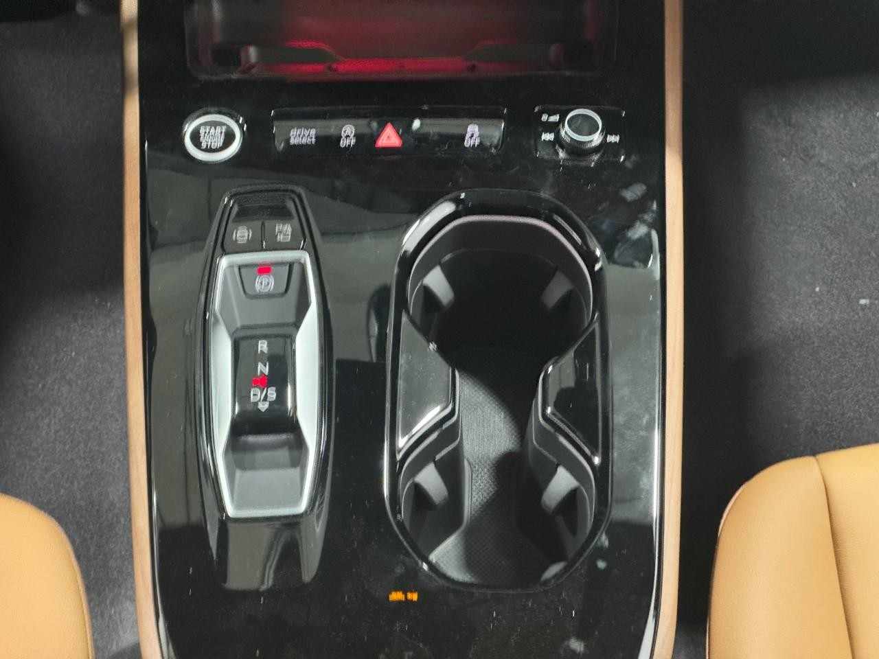 Audi A5 Vehicle Full-screen Gallery Image 16