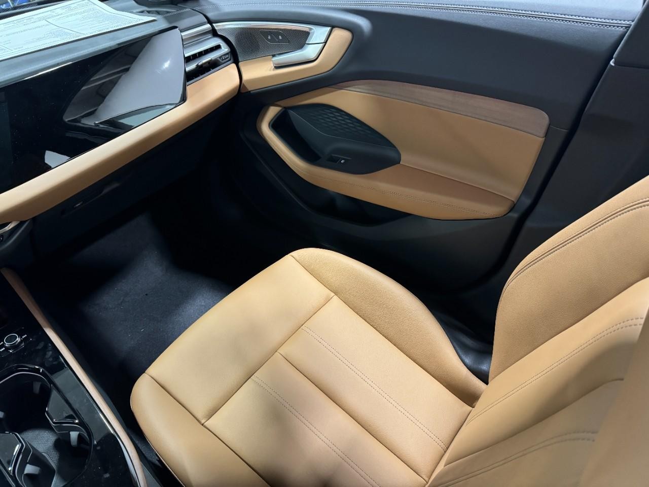 Audi A5 Vehicle Full-screen Gallery Image 17