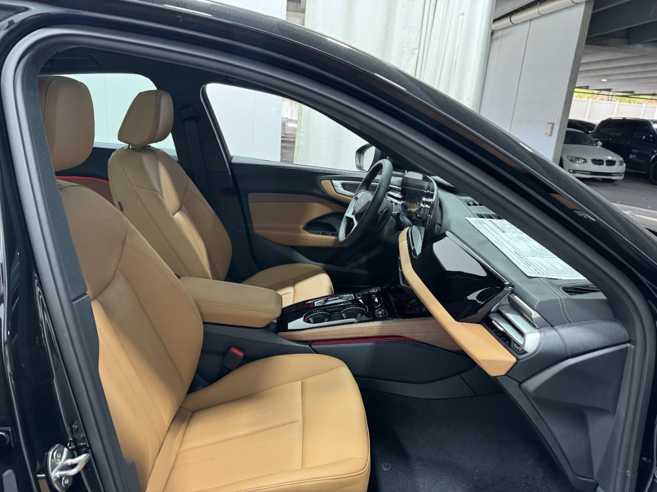 Audi A5 Vehicle Full-screen Gallery Image 18