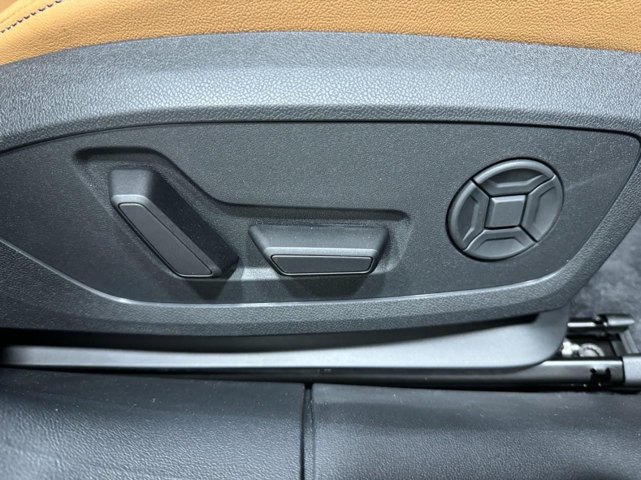 Audi A5 Vehicle Full-screen Gallery Image 20