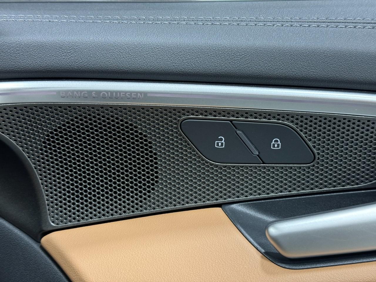 Audi A5 Vehicle Full-screen Gallery Image 21