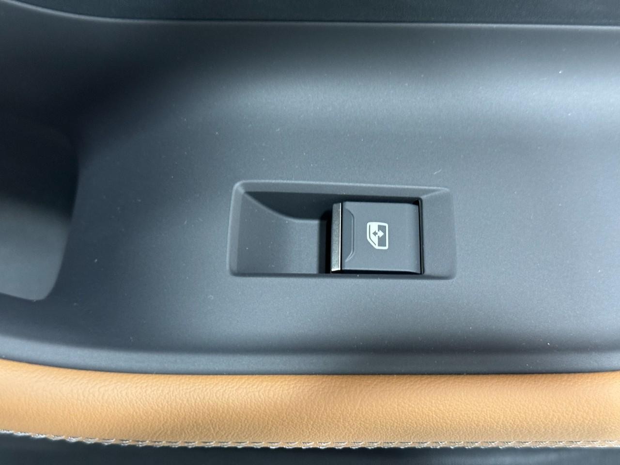 Audi A5 Vehicle Full-screen Gallery Image 22