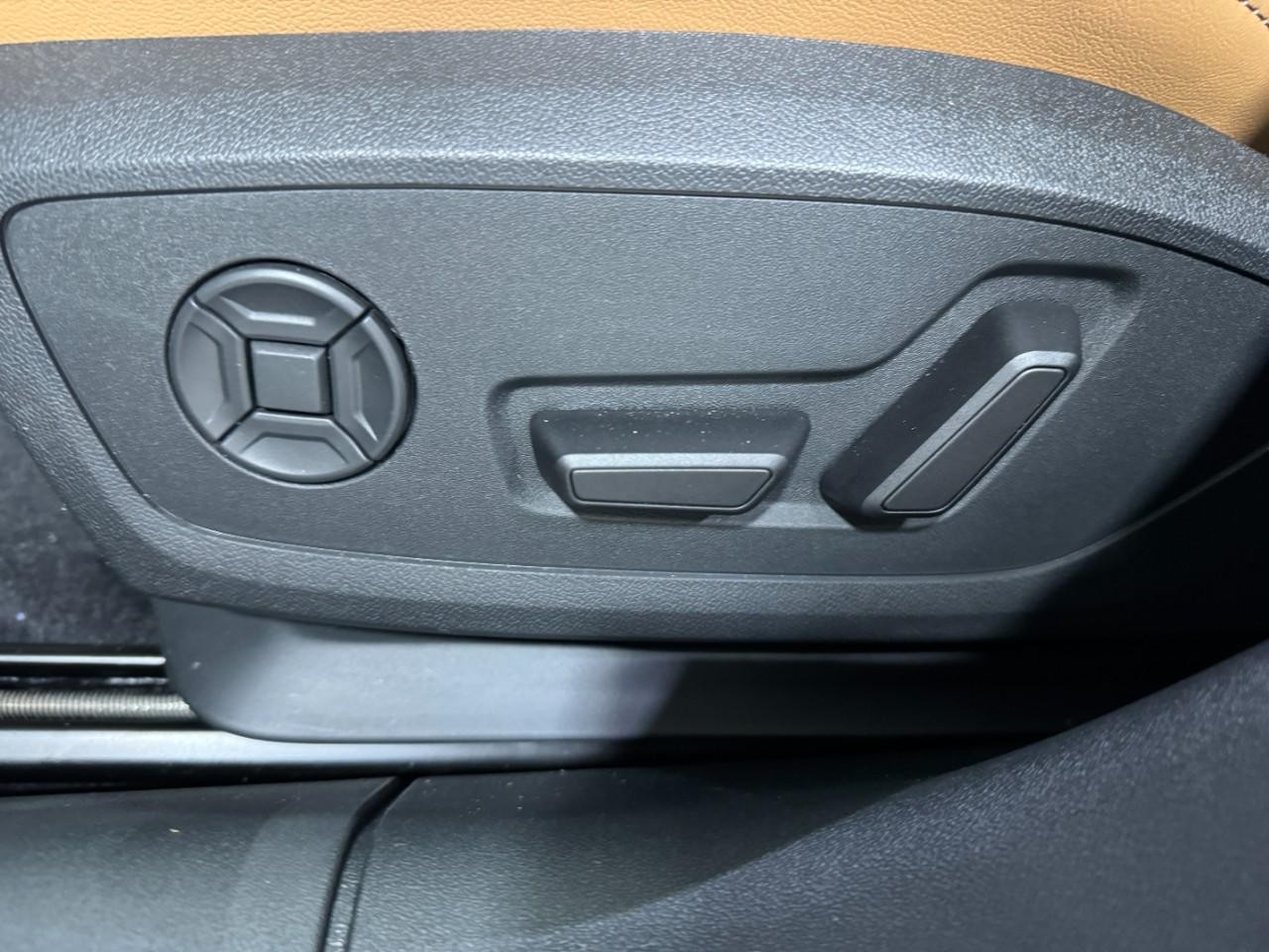 Audi A5 Vehicle Full-screen Gallery Image 27