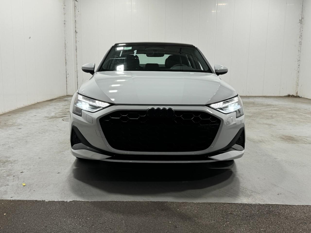 Audi A3 Vehicle Full-screen Gallery Image 7