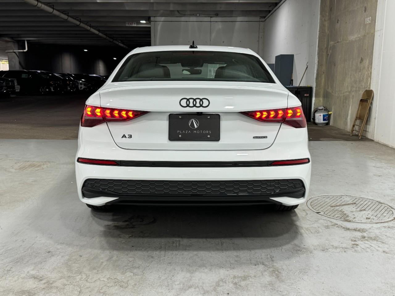 Audi A3 Vehicle Full-screen Gallery Image 9