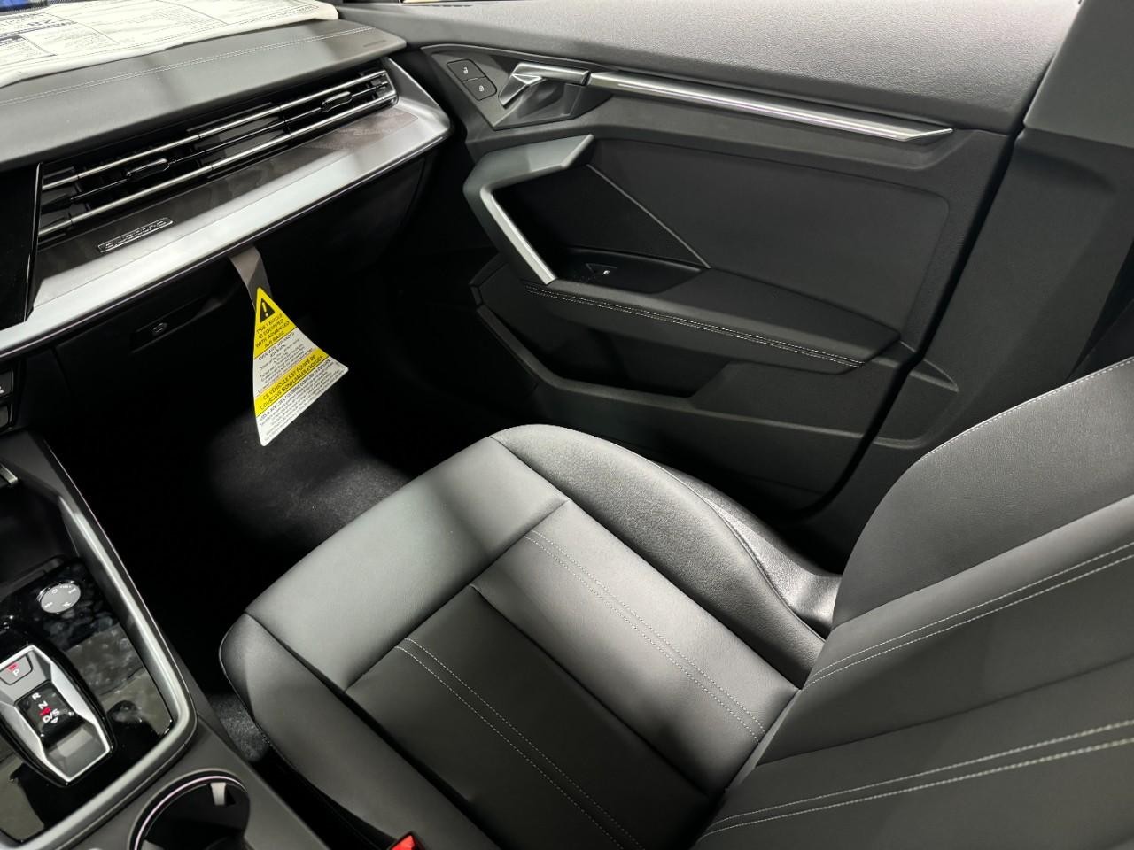 Audi A3 Vehicle Full-screen Gallery Image 17
