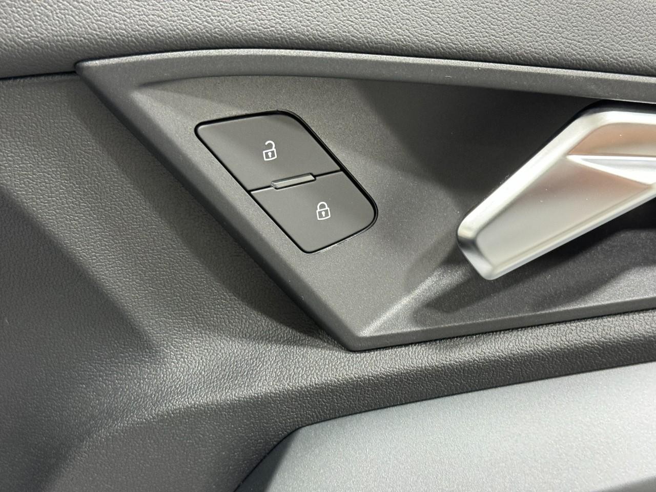 Audi A3 Vehicle Full-screen Gallery Image 21