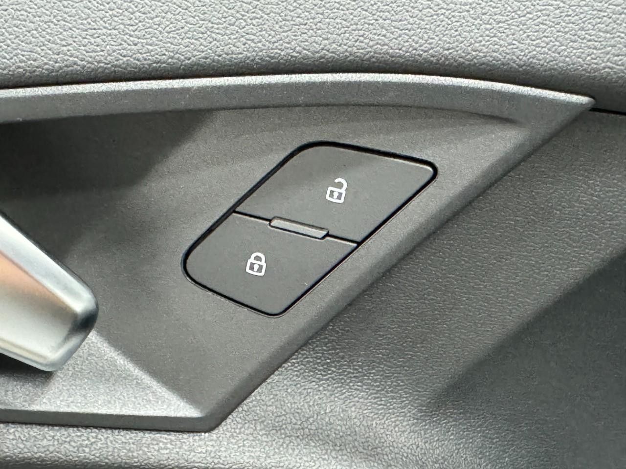 Audi A3 Vehicle Full-screen Gallery Image 23