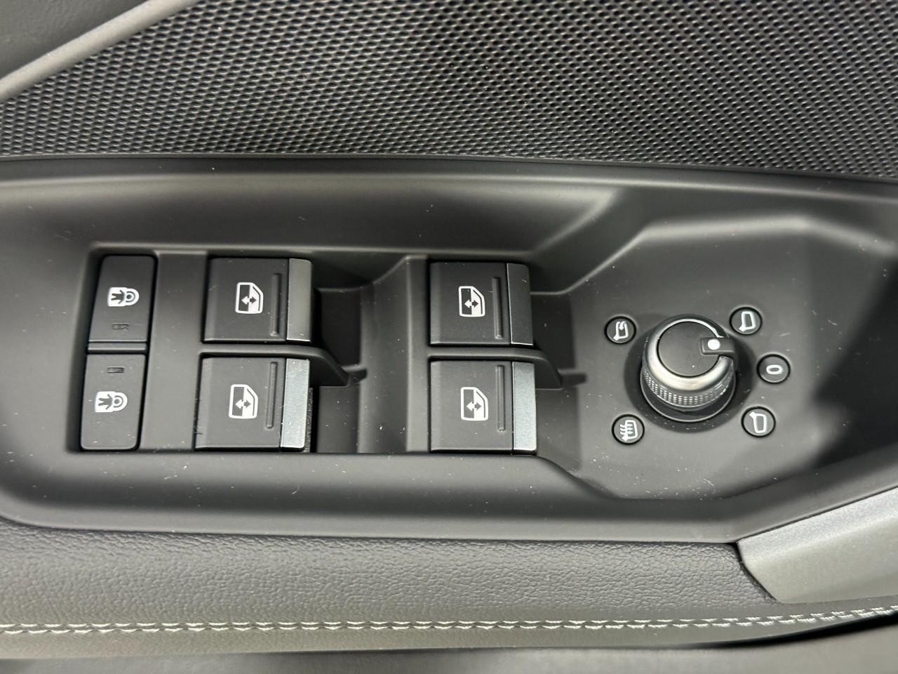 Audi A3 Vehicle Full-screen Gallery Image 25