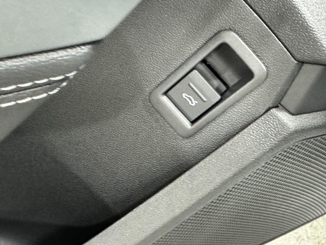 Audi A3 Vehicle Full-screen Gallery Image 26