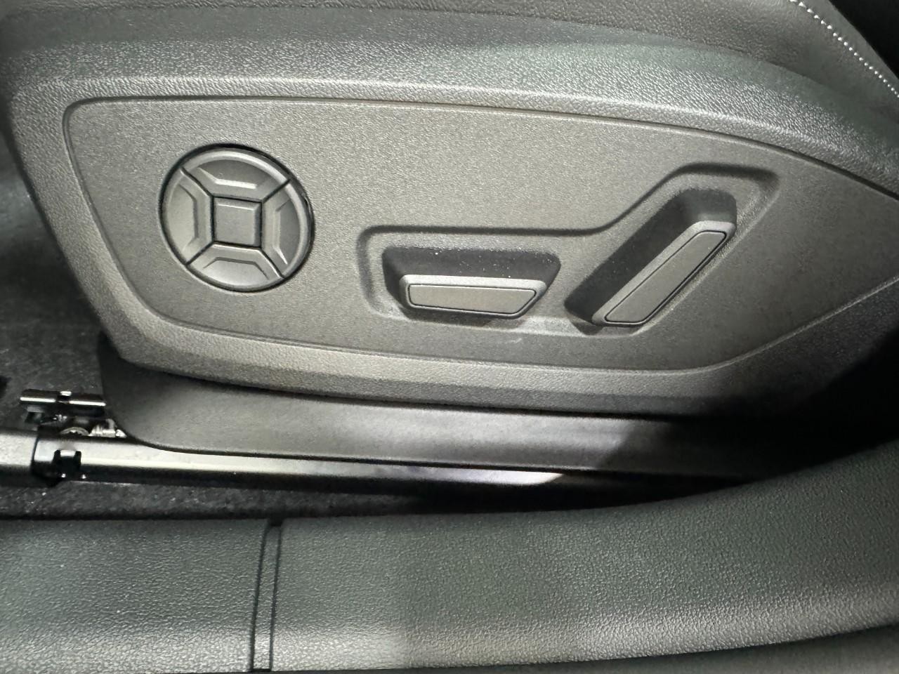 Audi A3 Vehicle Full-screen Gallery Image 29