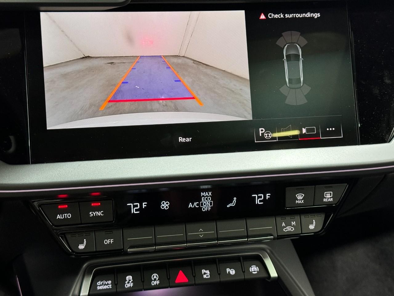 Audi A3 Vehicle Full-screen Gallery Image 35