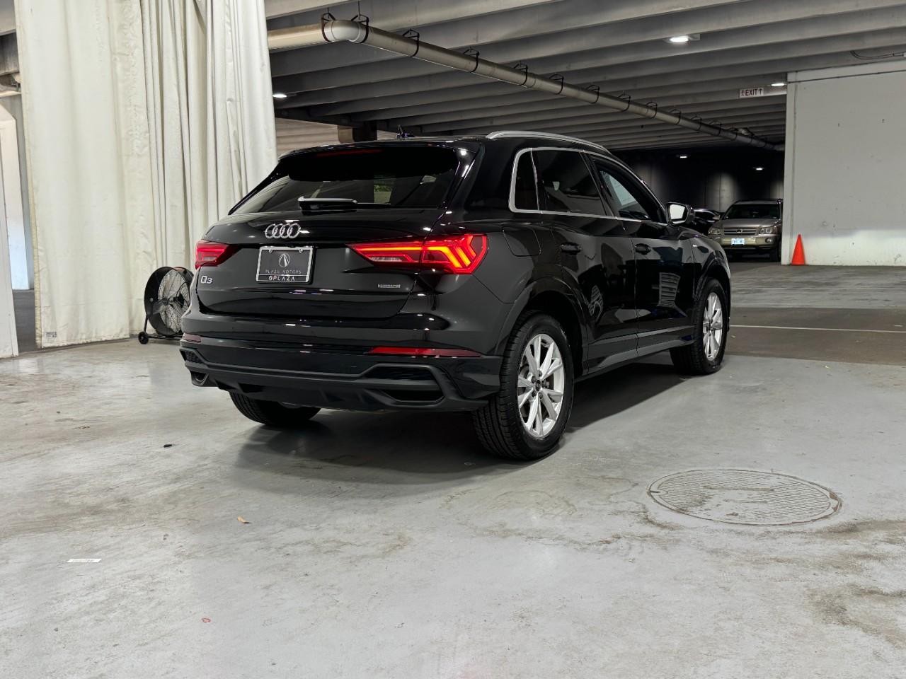 Audi Q3 Vehicle Full-screen Gallery Image 04