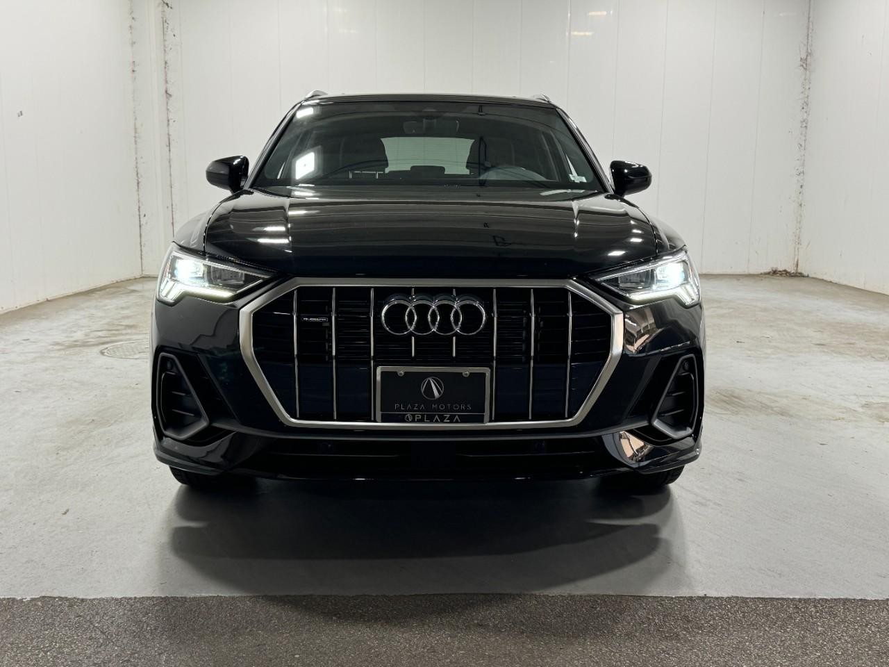 Audi Q3 Vehicle Full-screen Gallery Image 07