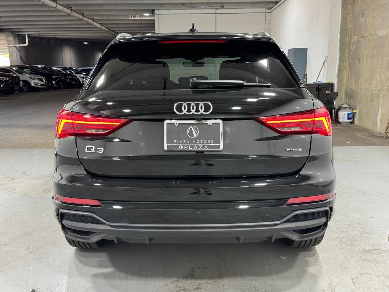 Audi Q3 Vehicle Full-screen Gallery Image 09