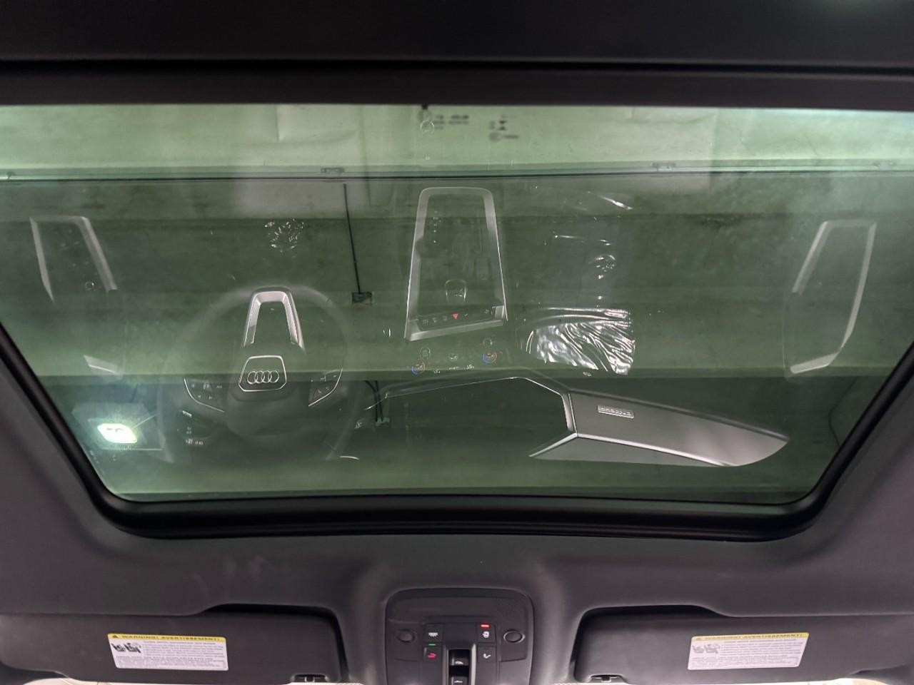 Audi Q3 Vehicle Full-screen Gallery Image 11