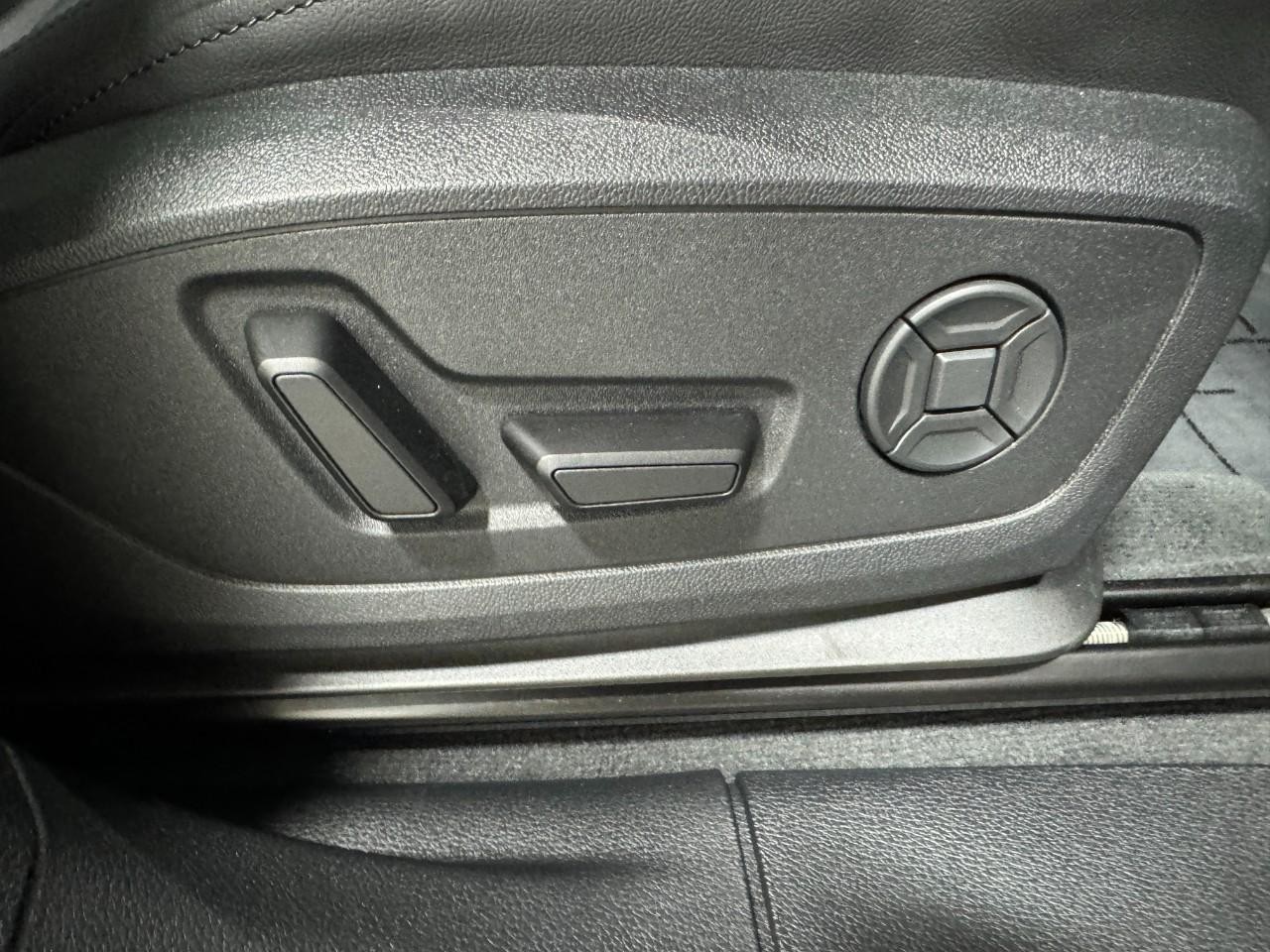 Audi Q3 Vehicle Full-screen Gallery Image 20