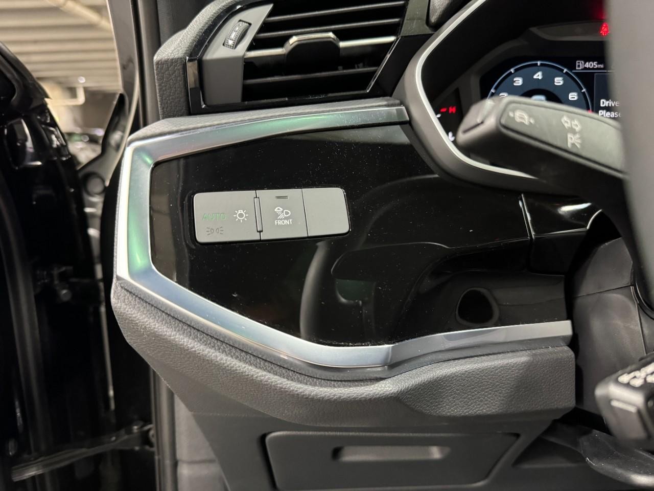 Audi Q3 Vehicle Full-screen Gallery Image 29