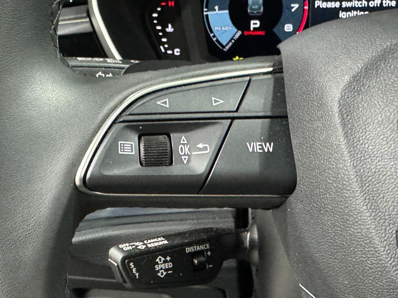 Audi Q3 Vehicle Full-screen Gallery Image 31