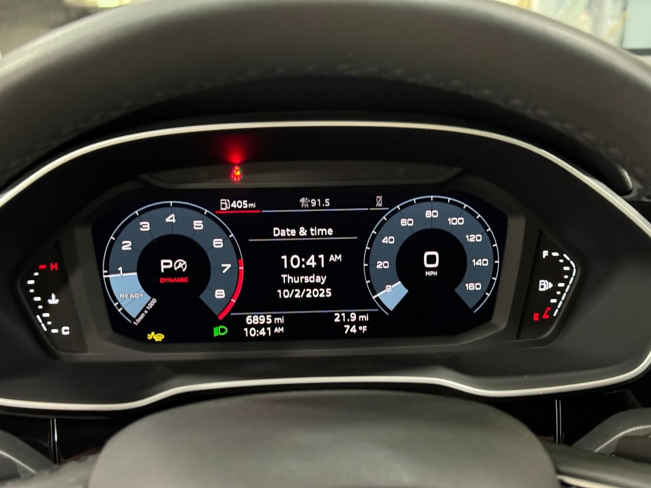 Audi Q3 Vehicle Full-screen Gallery Image 33