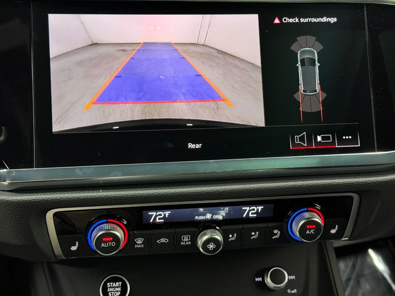 Audi Q3 Vehicle Full-screen Gallery Image 34