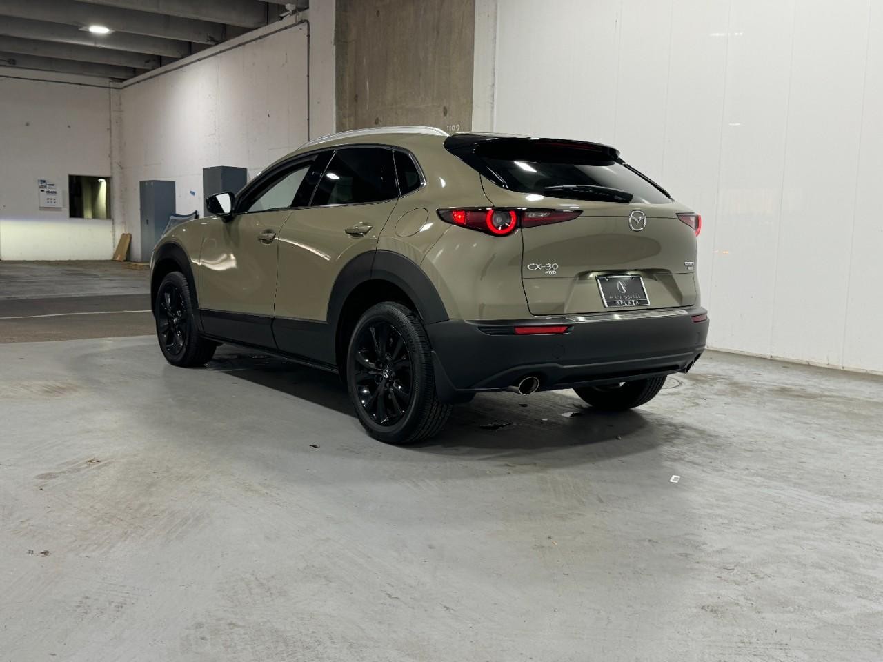 Mazda CX-30 Vehicle Full-screen Gallery Image 3