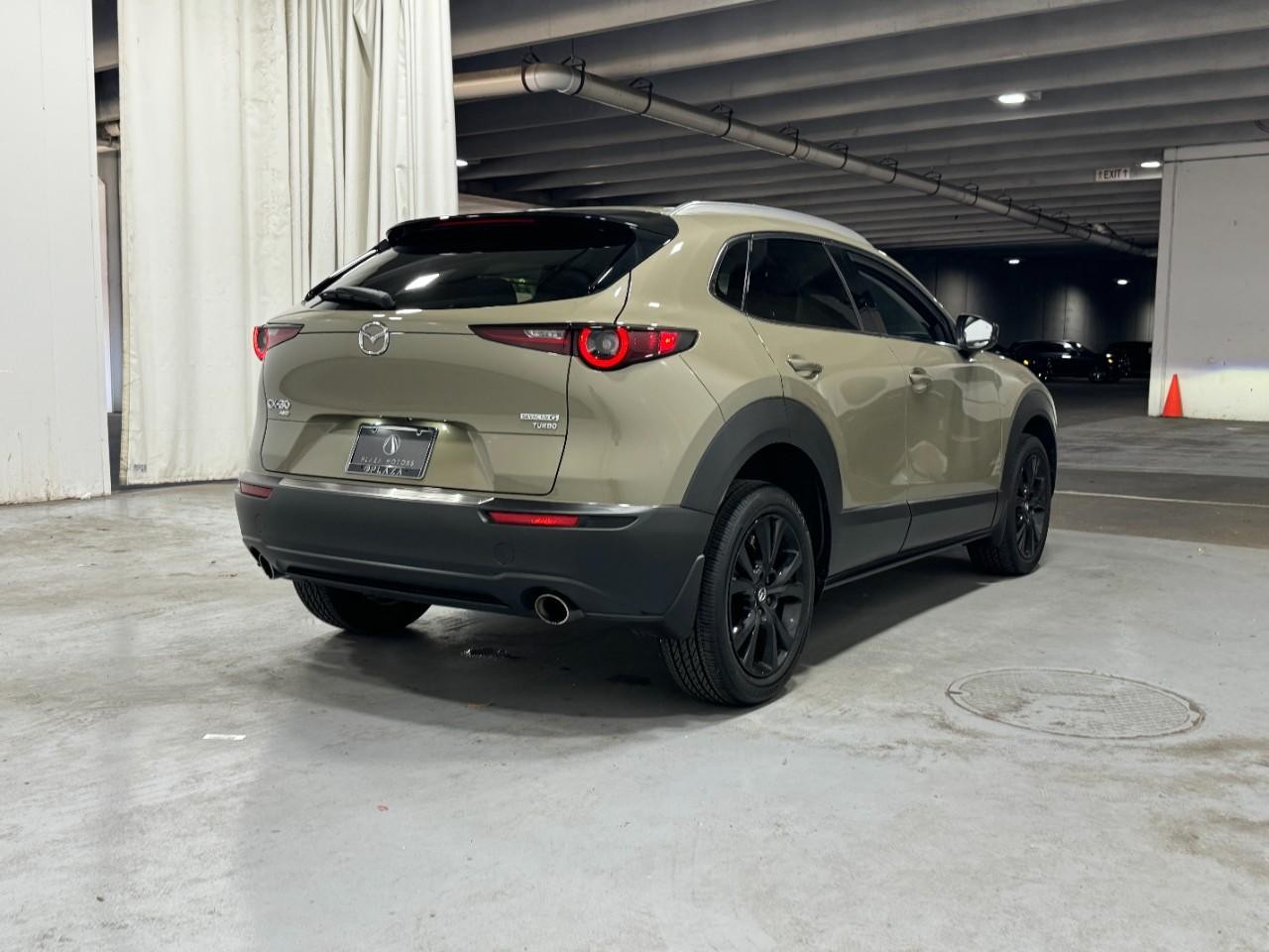 Mazda CX-30 Vehicle Full-screen Gallery Image 4