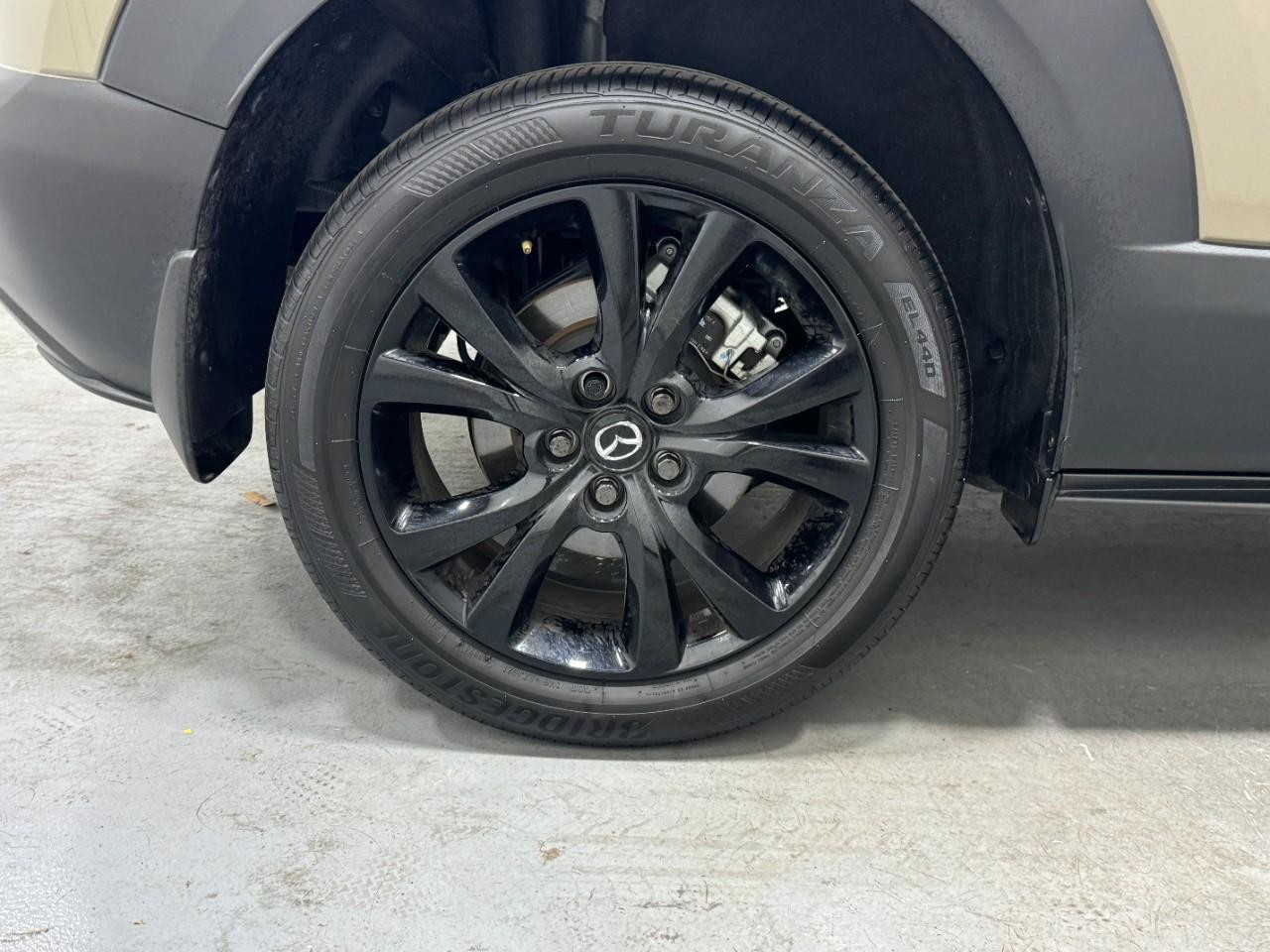 Mazda CX-30 Vehicle Full-screen Gallery Image 5