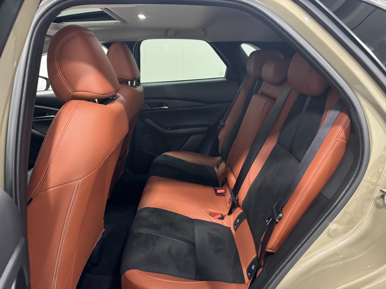 Mazda CX-30 Vehicle Full-screen Gallery Image 8