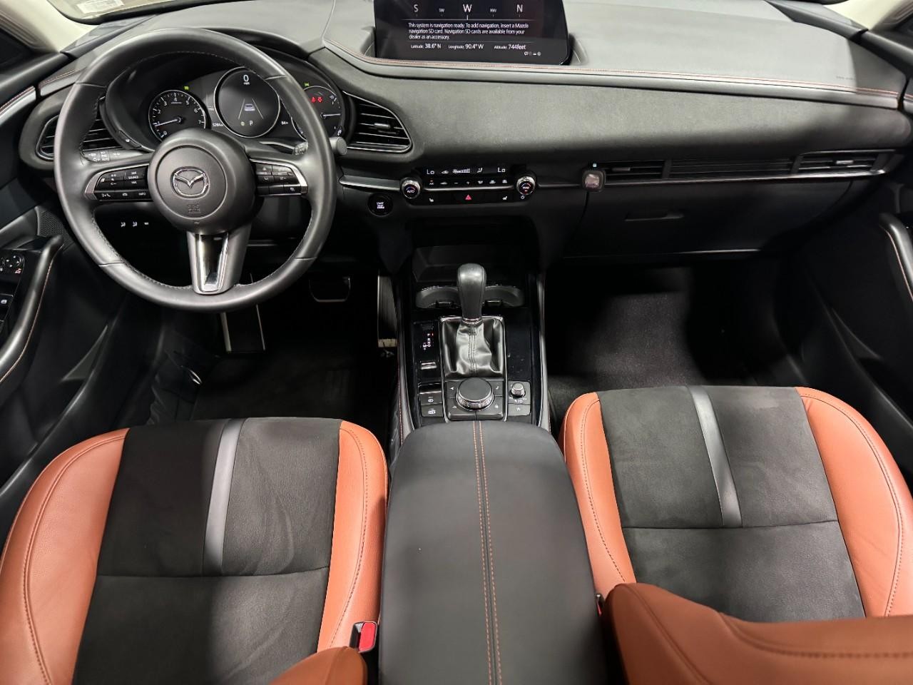 Mazda CX-30 Vehicle Full-screen Gallery Image 12