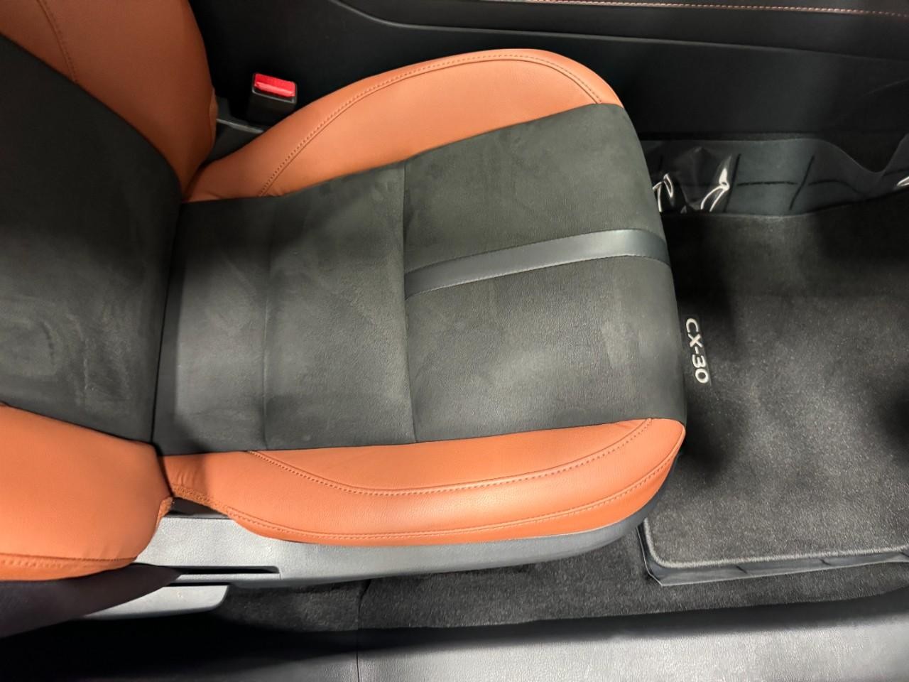 Mazda CX-30 Vehicle Full-screen Gallery Image 19