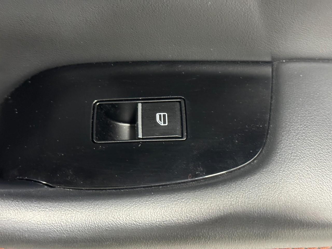 Mazda CX-30 Vehicle Full-screen Gallery Image 21