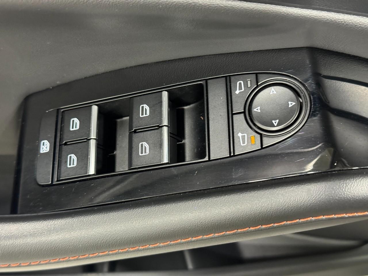 Mazda CX-30 Vehicle Full-screen Gallery Image 23