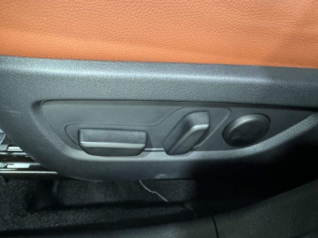 Mazda CX-30 Vehicle Full-screen Gallery Image 26