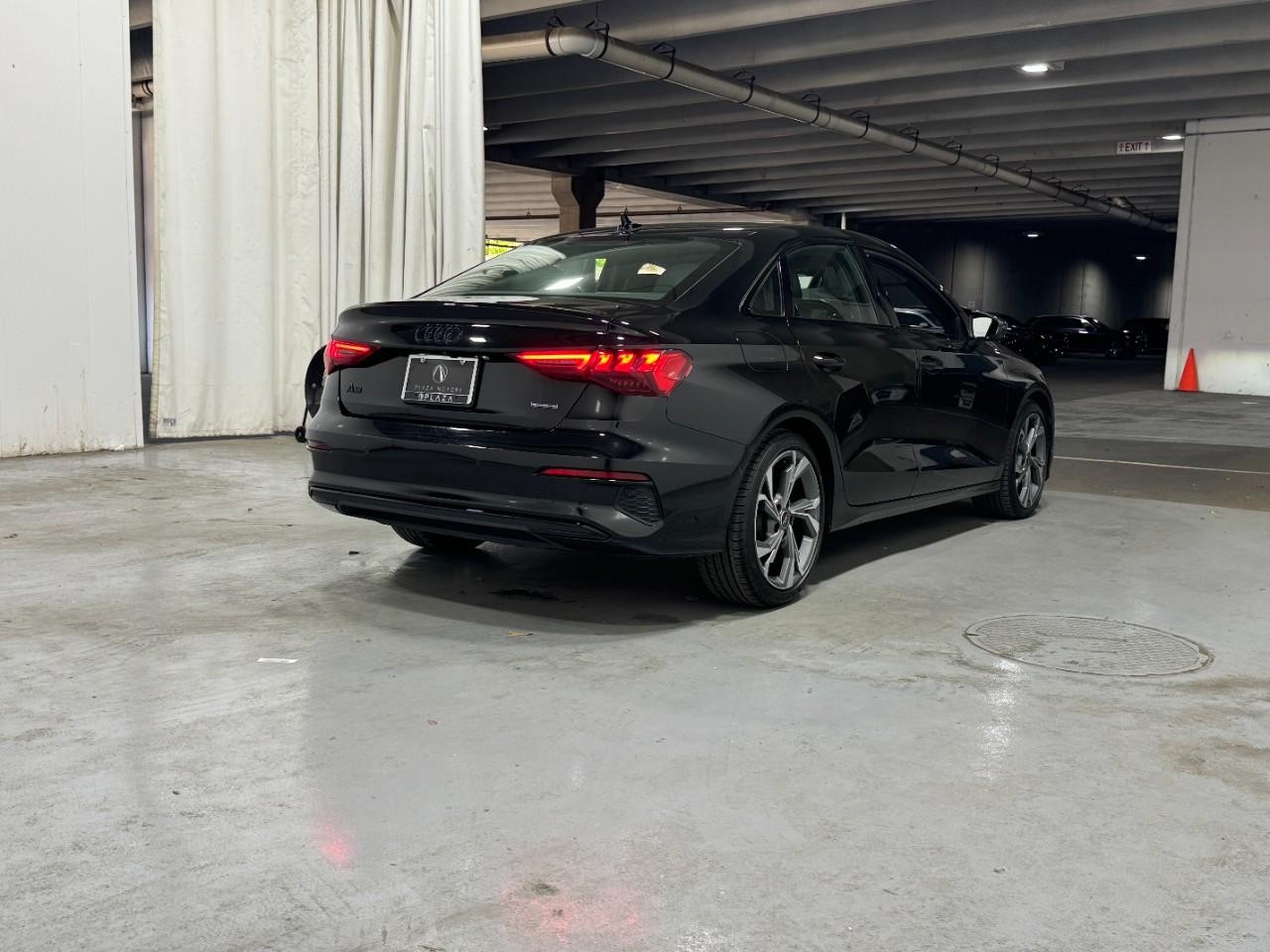 Audi A3 Vehicle Full-screen Gallery Image 04