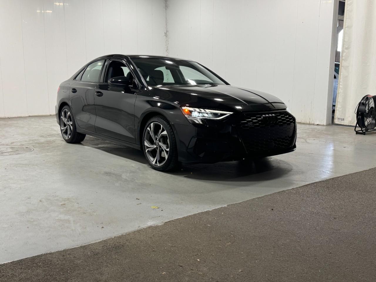 Audi A3 Vehicle Full-screen Gallery Image 06