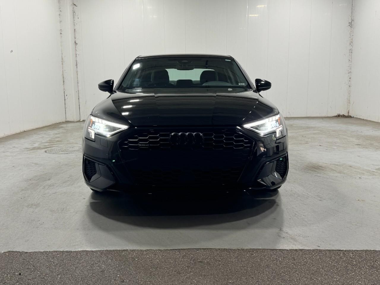 Audi A3 Vehicle Full-screen Gallery Image 07