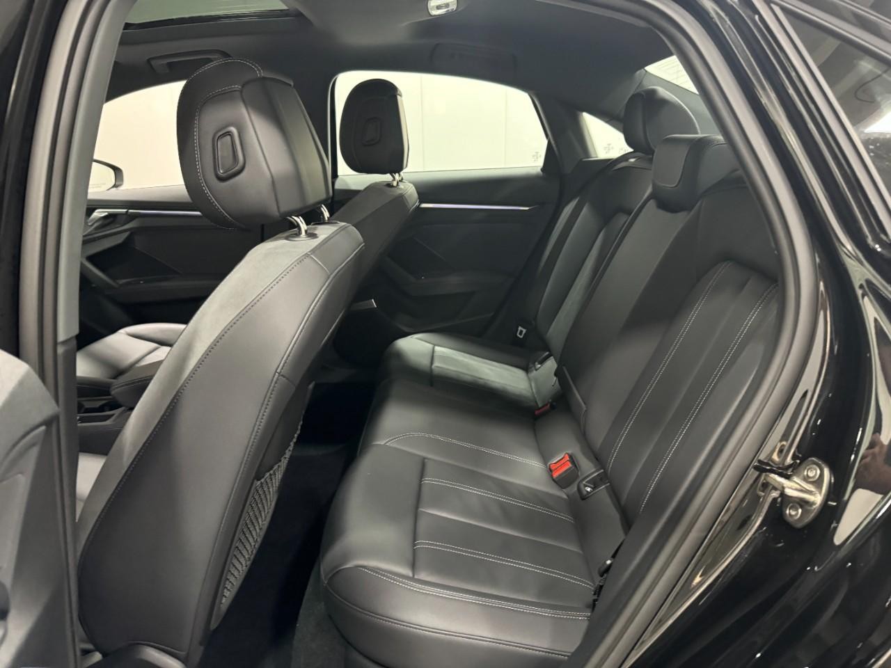 Audi A3 Vehicle Full-screen Gallery Image 08