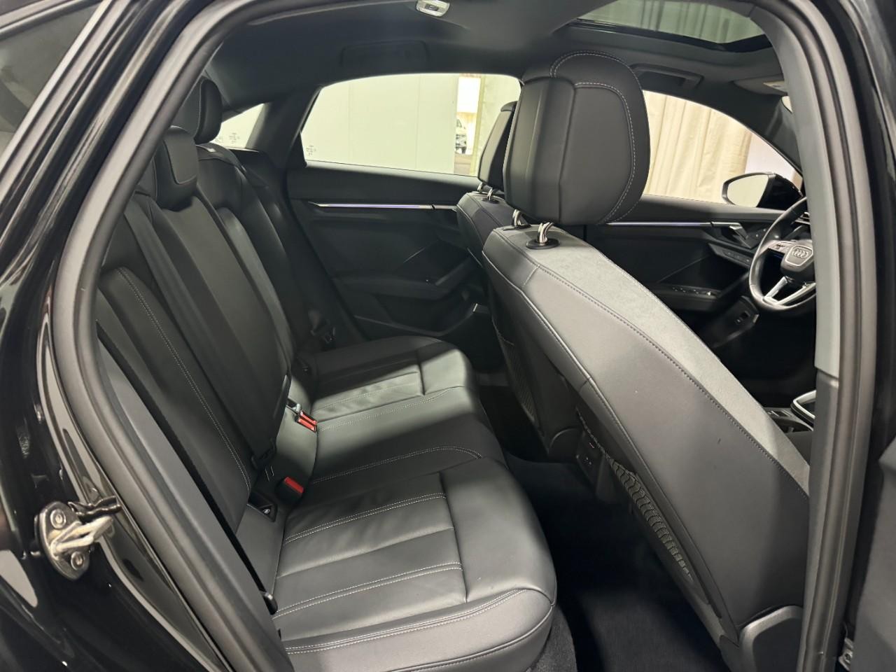 Audi A3 Vehicle Full-screen Gallery Image 10